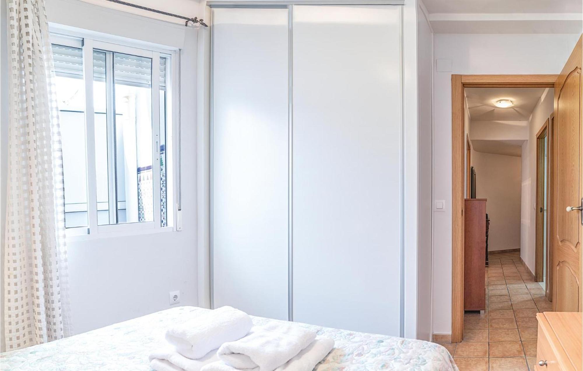 Beautiful Apartment In Cordoba With Kitchenette Exterior foto